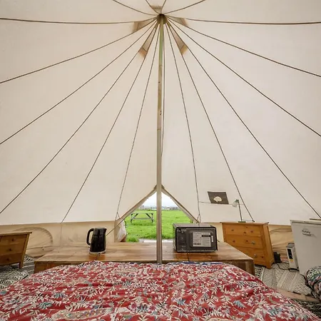 Unit 1 - Dolly Daydream Bell Tent קרליסל